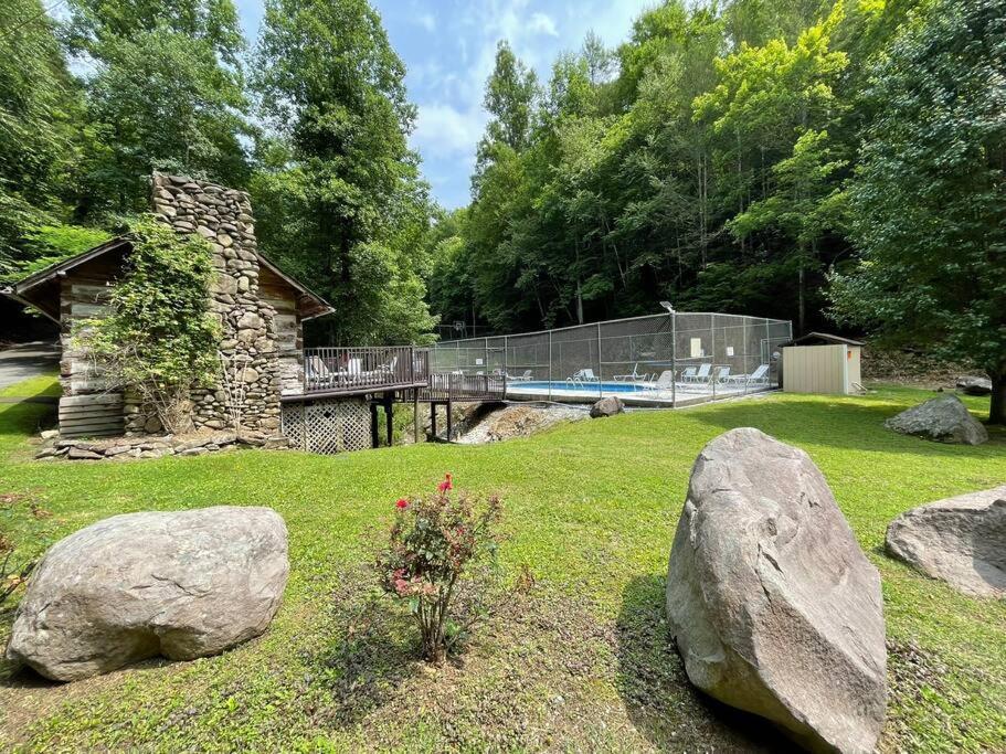 Beautiful Chalet With Fireplace And Large Game Room Gatlinburg Luaran gambar